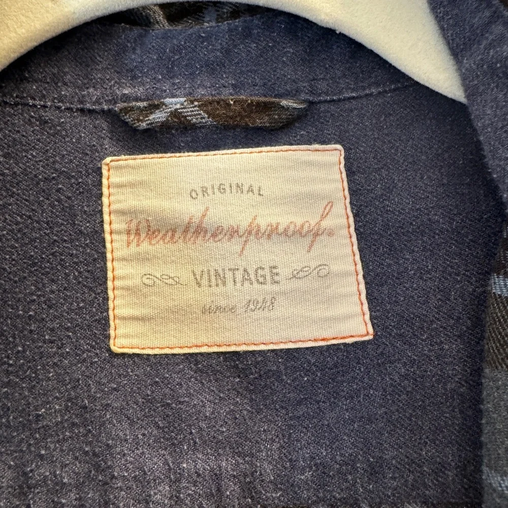 Button down - Picture 2 of 2